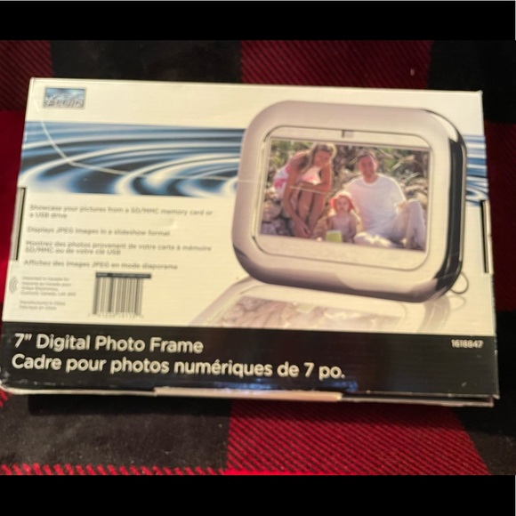 7 inch digital photo frame - Picture 2 of 6